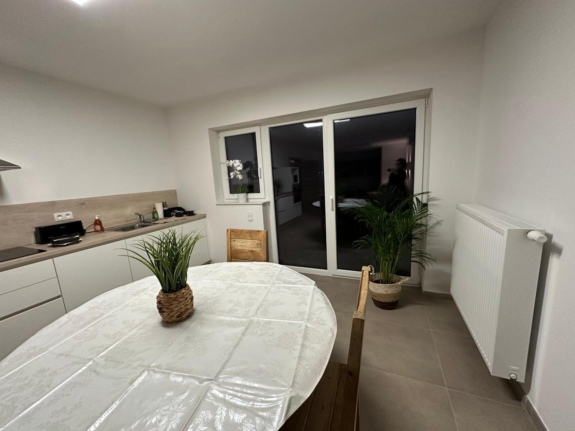 Neuf 2 Pour 5 Personnes Mons (Bergen)