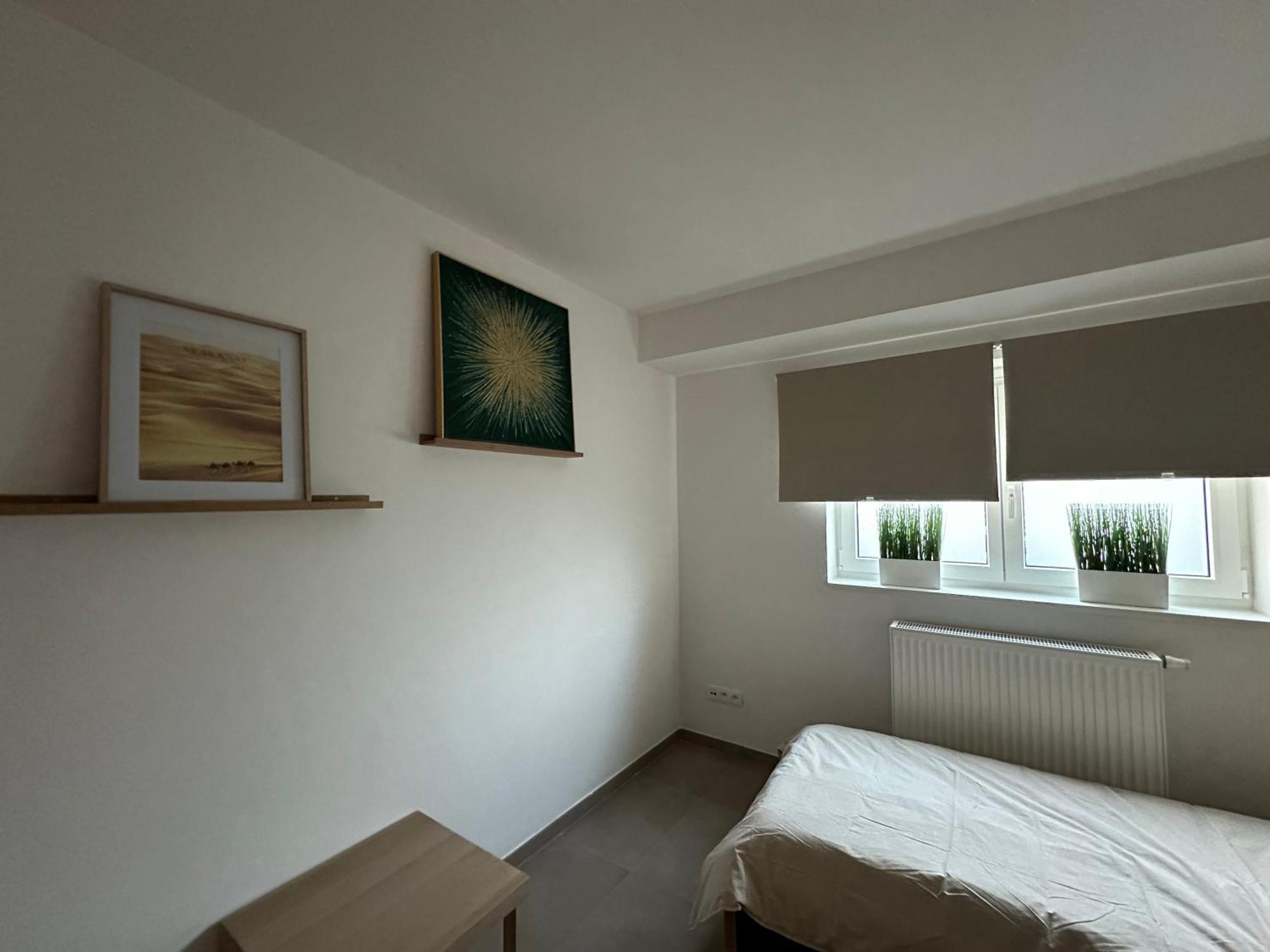 Neuf 2 Pour 5 Personnes * Mons (Bergen)